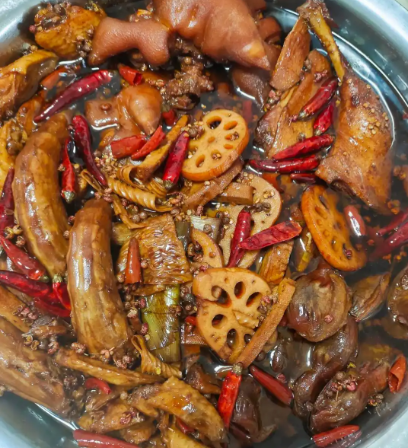 卤味熟食包装设计与酱香海报灵感-1